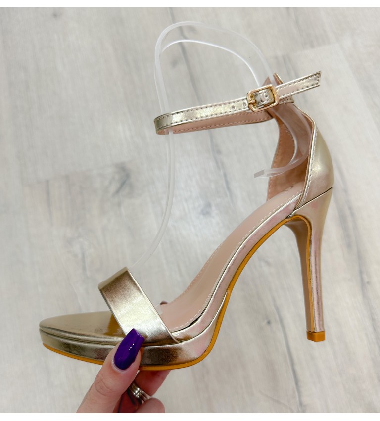 Sandalia metalizada oro y plata