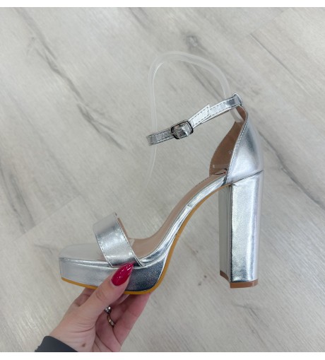 Sandalia metalizada
