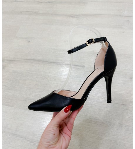 Stiletto atado