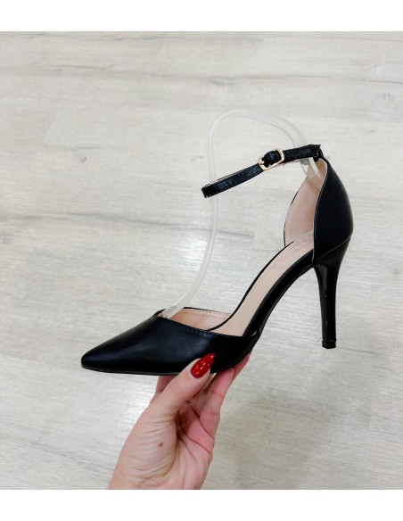 Stiletto atado